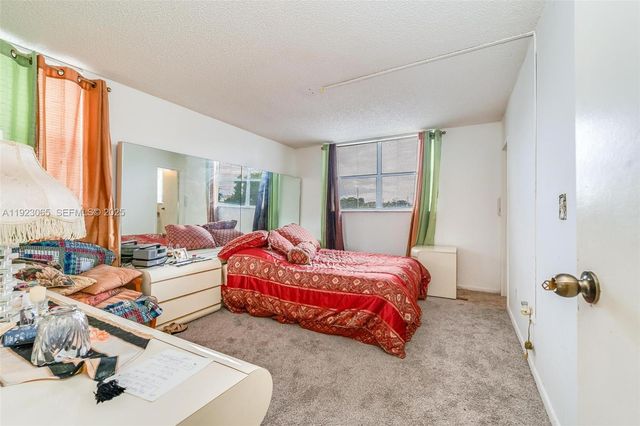 2840 Somerset Drive 207M, Lauderdale Lakes, FL 33311