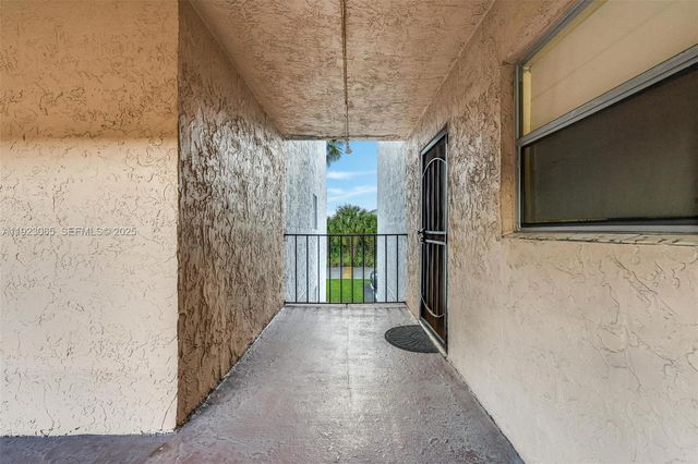 2840 Somerset Drive 207M, Lauderdale Lakes, FL 33311