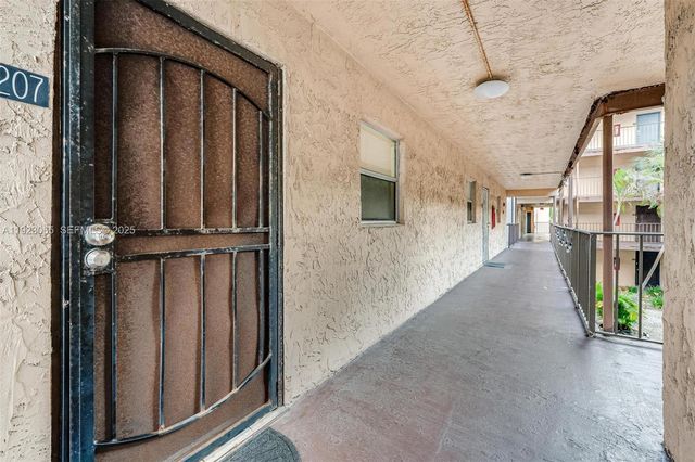 2840 Somerset Drive 207M, Lauderdale Lakes, FL 33311