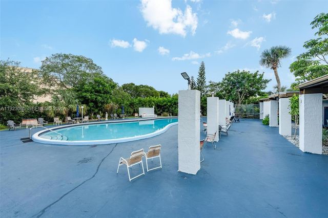 2840 Somerset Drive 207M, Lauderdale Lakes, FL 33311