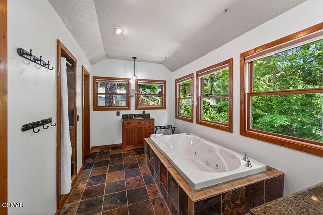 967 Scenic Trail, Gatlinburg, TN 37738