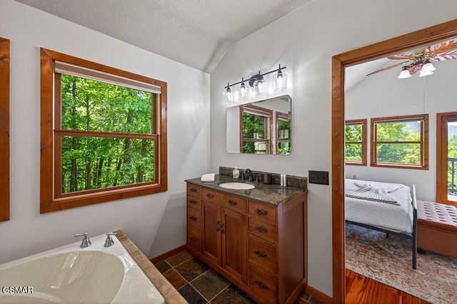 967 Scenic Trail, Gatlinburg, TN 37738