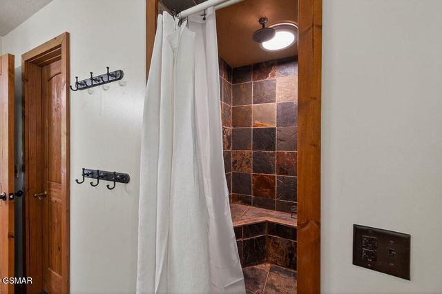 967 Scenic Trail, Gatlinburg, TN 37738