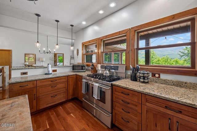 967 Scenic Trail, Gatlinburg, TN 37738
