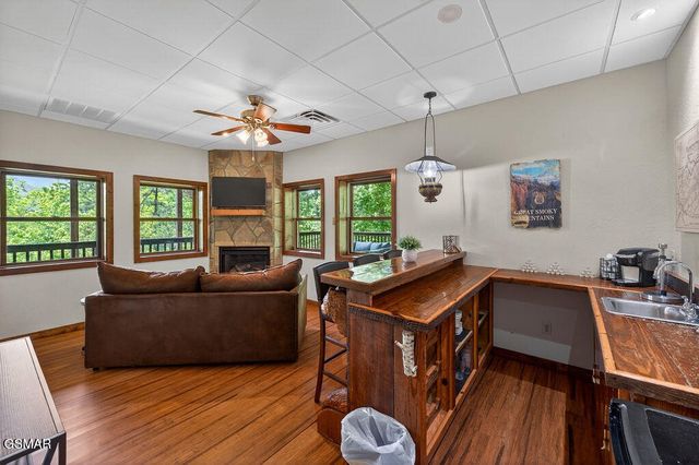 967 Scenic Trail, Gatlinburg, TN 37738