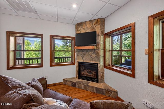 967 Scenic Trail, Gatlinburg, TN 37738
