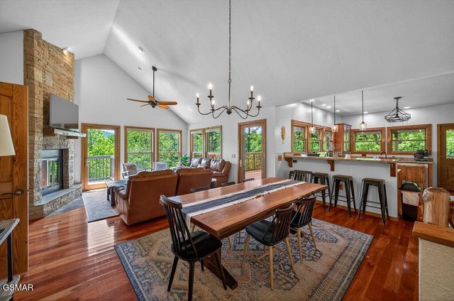 967 Scenic Trail, Gatlinburg, TN 37738