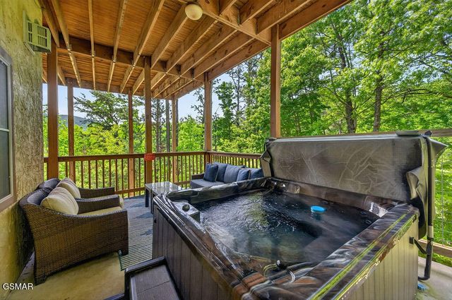 967 Scenic Trail, Gatlinburg, TN 37738