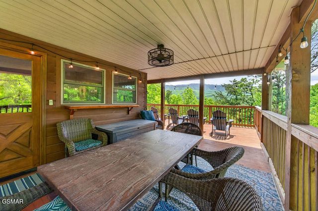 967 Scenic Trail, Gatlinburg, TN 37738