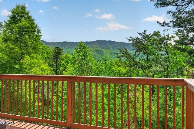 967 Scenic Trail, Gatlinburg, TN 37738