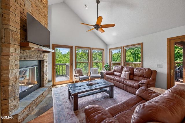 967 Scenic Trail, Gatlinburg, TN 37738