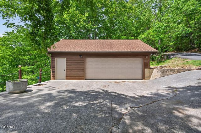 967 Scenic Trail, Gatlinburg, TN 37738