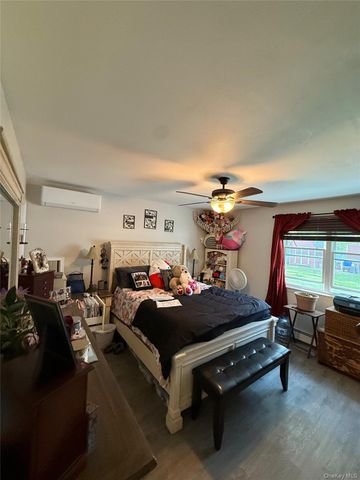 56 Glenmere Lane, Coram, NY 11727