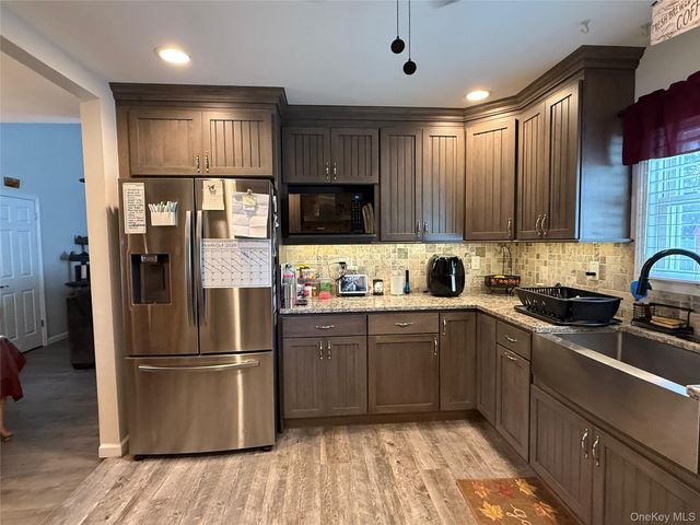 56 Glenmere Lane, Coram, NY 11727