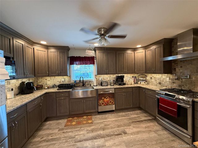 56 Glenmere Lane, Coram, NY 11727