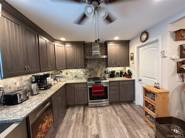 56 Glenmere Lane, Coram, NY 11727