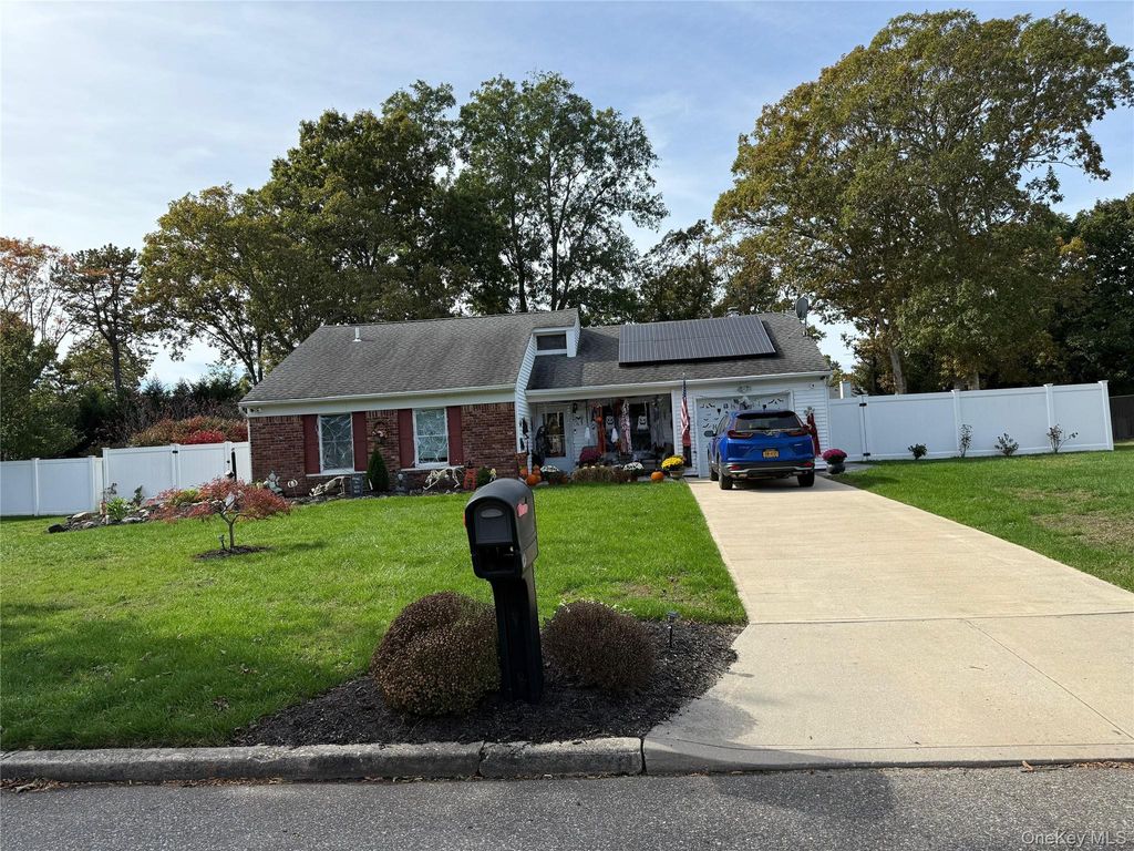 56 Glenmere Lane, Coram, NY 11727