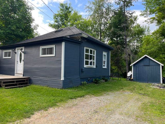 498 Clyde Street, Newport City, VT 05855