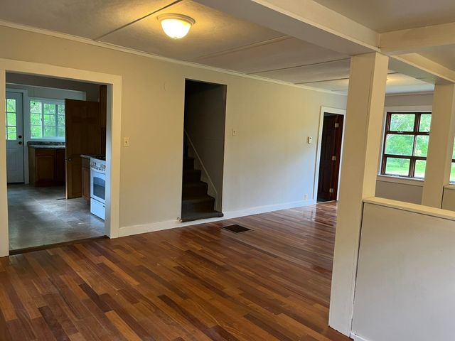 498 Clyde Street, Newport City, VT 05855