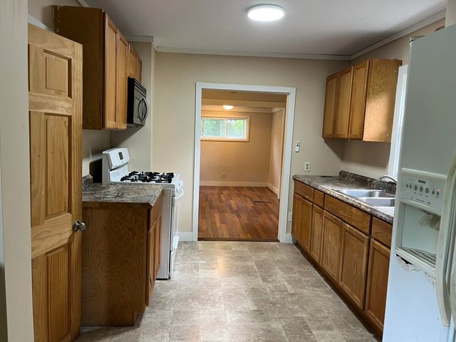 498 Clyde Street, Newport City, VT 05855