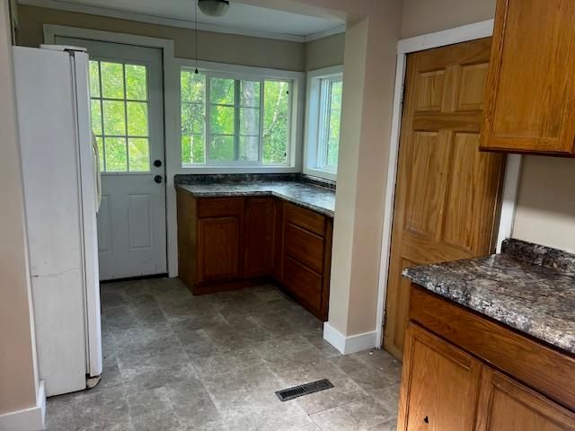 498 Clyde Street, Newport City, VT 05855