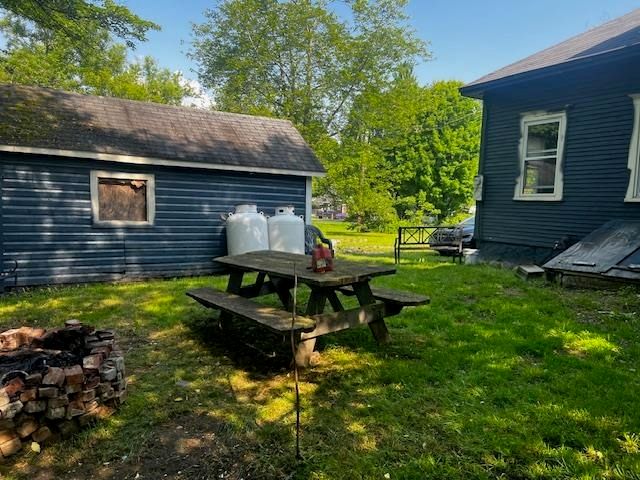 498 Clyde Street, Newport City, VT 05855