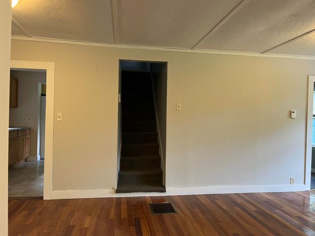 498 Clyde Street, Newport City, VT 05855