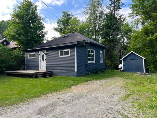 498 Clyde Street, Newport City, VT 05855