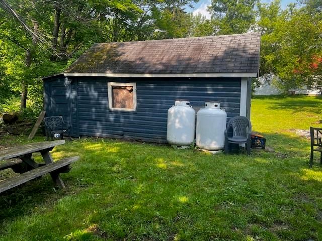 498 Clyde Street, Newport City, VT 05855