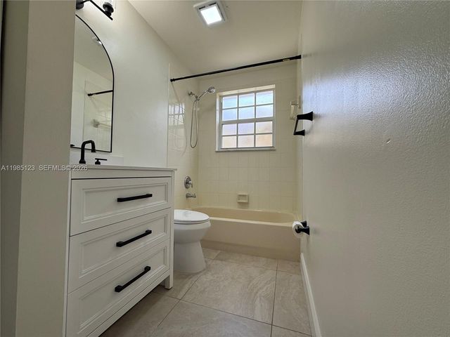 15686 NW 12th Mnr 15686, Pembroke Pines, FL 33028