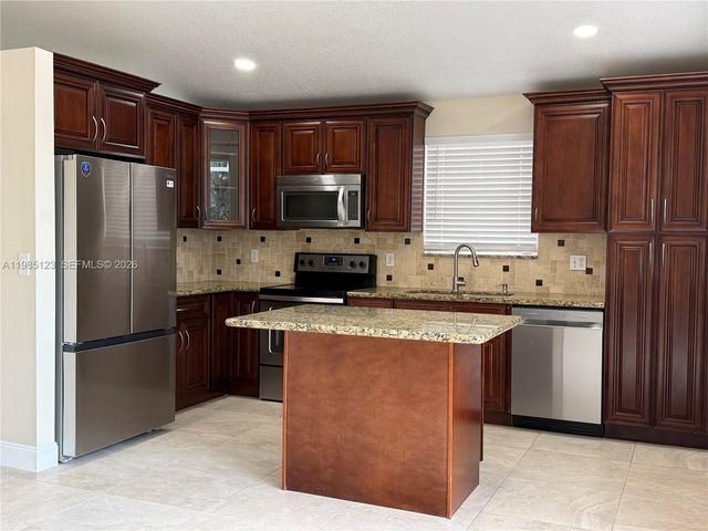 15686 NW 12th Mnr 15686, Pembroke Pines, FL 33028