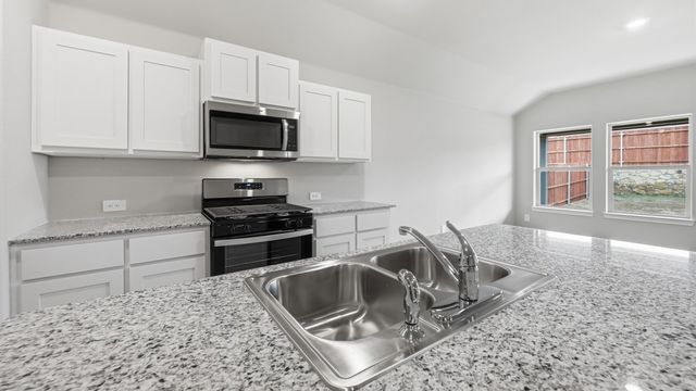 1924 CHEROKEE Lane, Cleburne, TX 76033