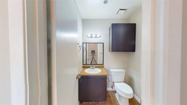 2807 Longmire Drive B, College Station, TX 77845