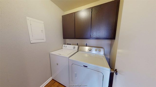 2807 Longmire Drive B, College Station, TX 77845