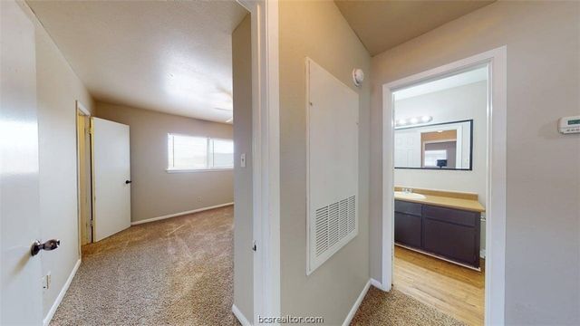 2807 Longmire Drive B, College Station, TX 77845