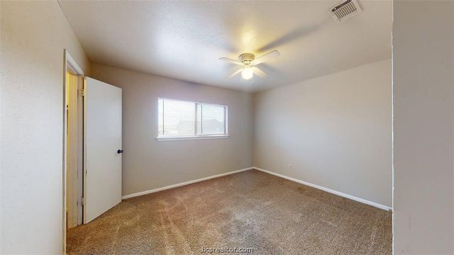 2807 Longmire Drive B, College Station, TX 77845