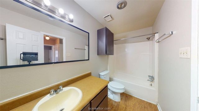 2807 Longmire Drive B, College Station, TX 77845