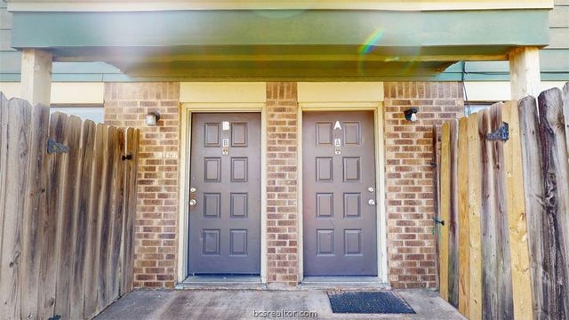 2807 Longmire Drive B, College Station, TX 77845