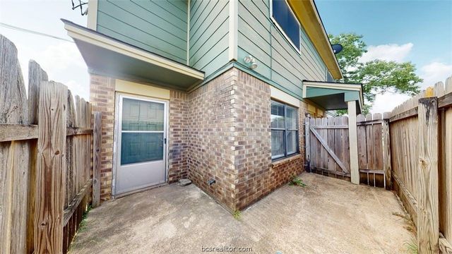 2807 Longmire Drive B, College Station, TX 77845