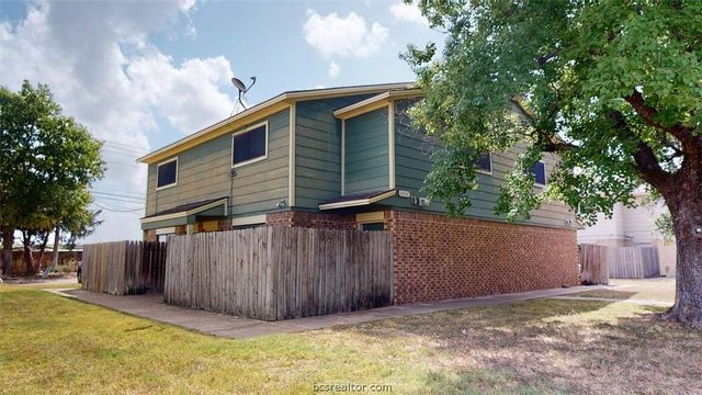 2807 Longmire Drive B, College Station, TX 77845