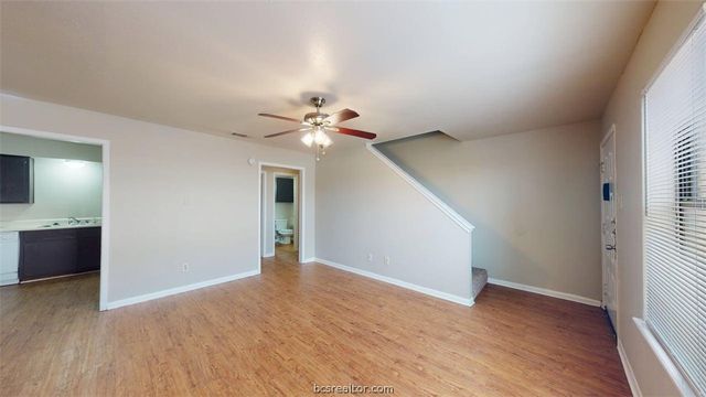 2807 Longmire Drive B, College Station, TX 77845