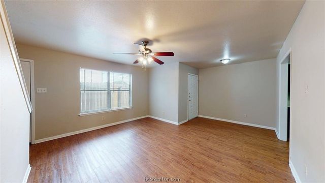 2807 Longmire Drive B, College Station, TX 77845