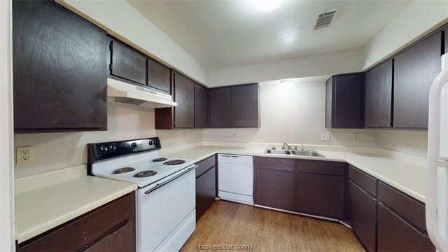 2807 Longmire Drive B, College Station, TX 77845
