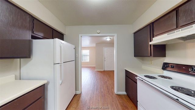 2807 Longmire Drive B, College Station, TX 77845