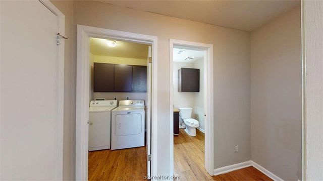 2807 Longmire Drive B, College Station, TX 77845