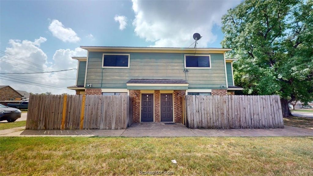 2807 Longmire Drive B, College Station, TX 77845