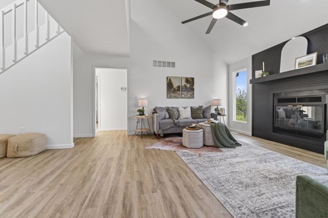 13610 E Deerfield Trl, Derby, KS 67037