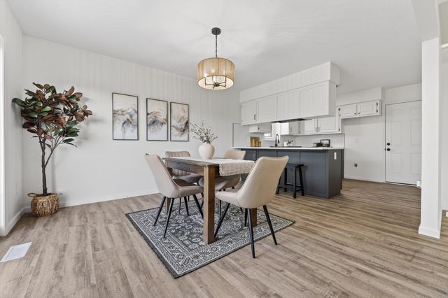 13610 E Deerfield Trl, Derby, KS 67037