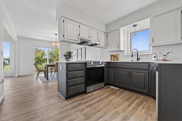 13610 E Deerfield Trl, Derby, KS 67037
