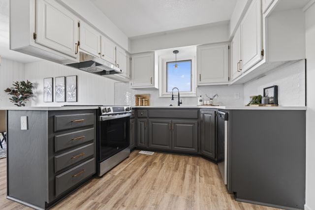 13610 E Deerfield Trl, Derby, KS 67037